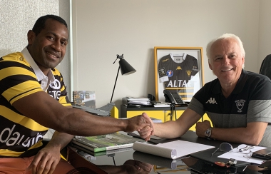 Josaia VAKACEGU en Jaune et Noir